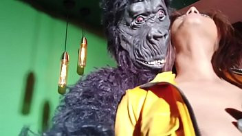 Play BANANARAMA Poonam Pandey New Video