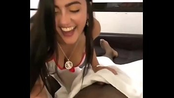 Play SCORT Venezolana SIN CONDON la cuarentena la obliga a vender su cuerpo en su Primer casting porno