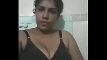 Play Mallu aunty in bra fingering her pussy
