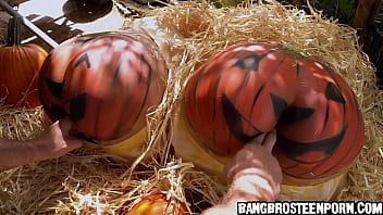 Play Fucking two big pumpkin asses