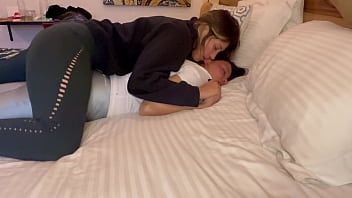 Play Ay ay ay!!! Rub my vagina so that the other visitors to the hotel don't hear us.