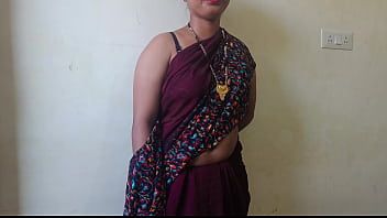 Play Hot Indian desi village bhabhi was sucking dick in mouth in clear dirty Hindi audio language