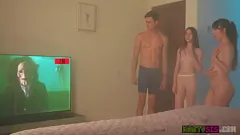 Play Megan Marx & Myra Moans: Dirty Threesome Game