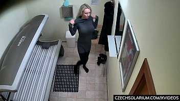 Play Beautiful Big Tits MIlf in Public Solaruim