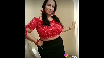 Play Desi hifi aunty