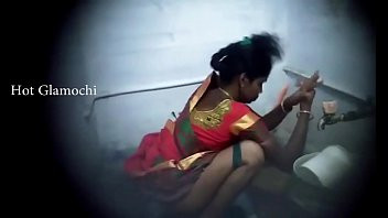 Play Tamil Marriaged Wife Bathroom Clip