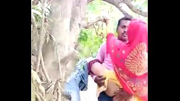 Play Desi Couple Sex in Jangal