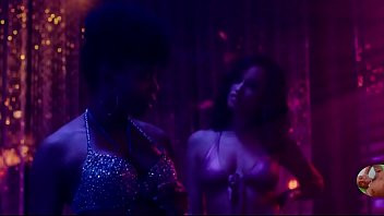 Play Morena faz sexual para foder gostoso na boate